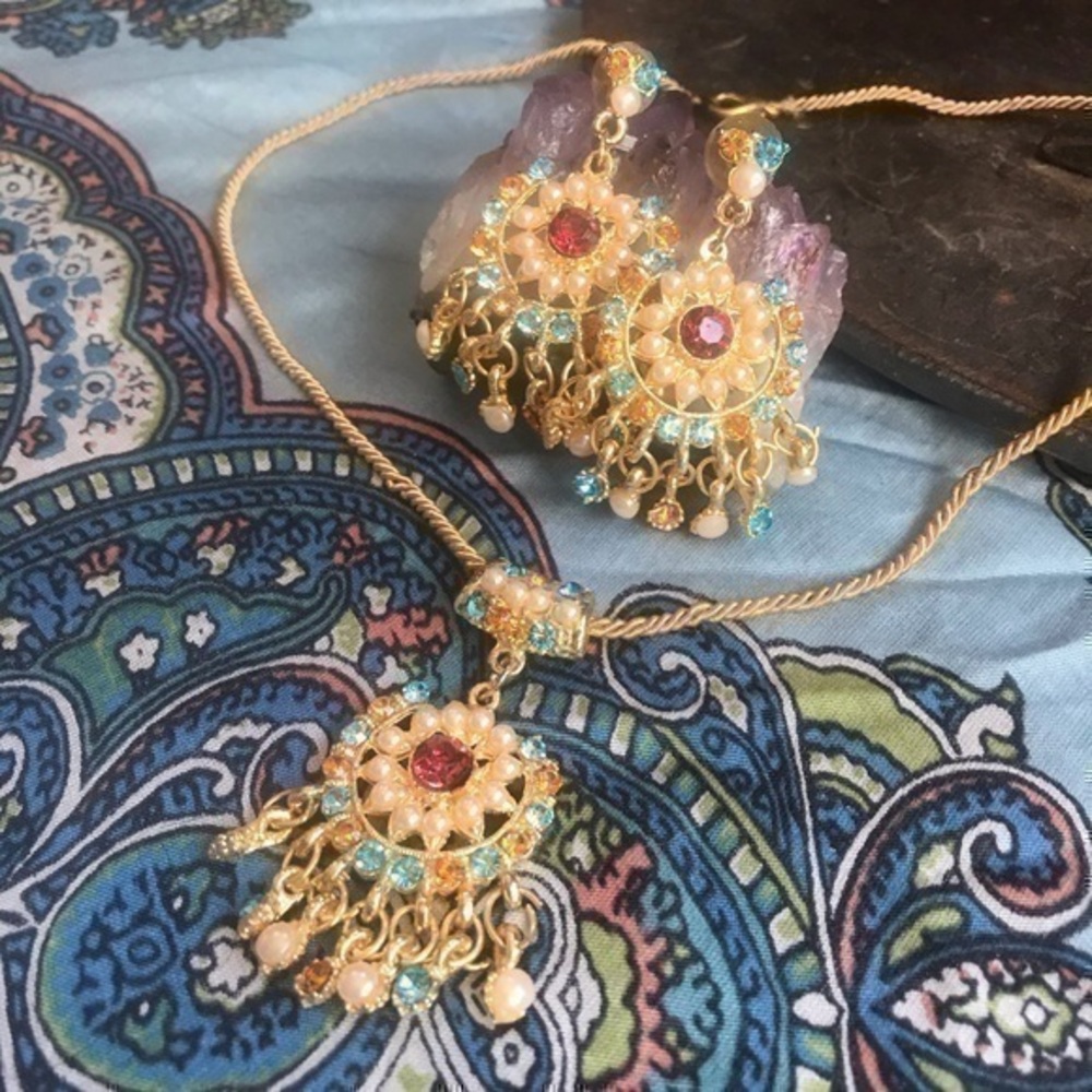 🧚‍♂️HP!💐Gorgeous Indian Style Gold 3 piece Set!